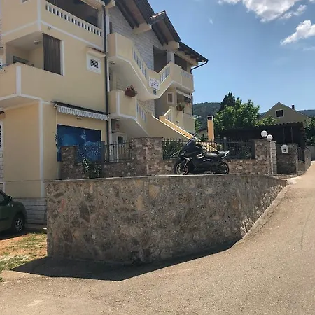 2 Ivankovic 公寓 斯塔里格勒