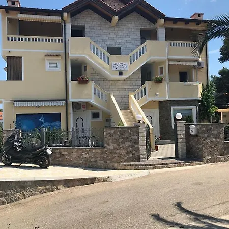 2 Ivankovic 公寓 斯塔里格勒