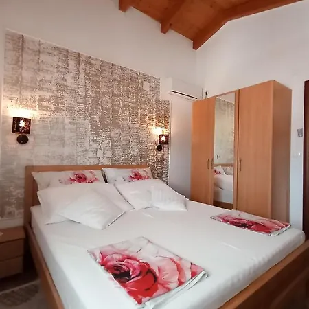 2 Ivankovic Apartment *