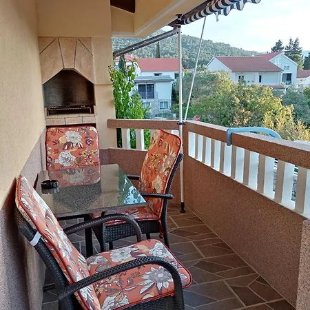 2 Ivankovic Stari Grad (Hvar)